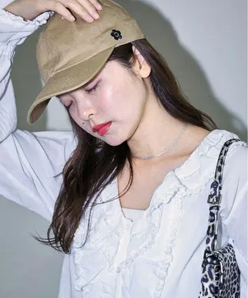 MARY QUANT 베이지 캡 플라워 로고 포함