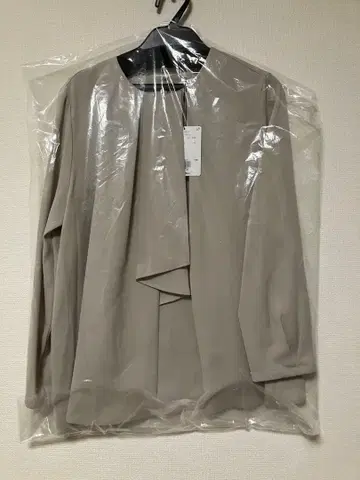 택 포함 새상품 PLST 플라스테 긴팔 블라우스 드레이프 포함 베이지