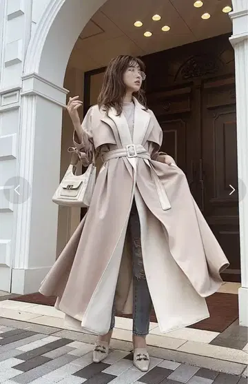 베이지 롱 코트 플레어 실루엣