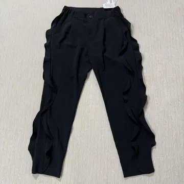치어풀 프릴 장식 블랙 팬츠
