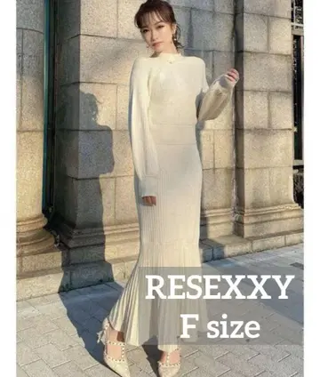 RESEXXY 머메이드 니트 롱 원피스 백 오픈 리본 베이지