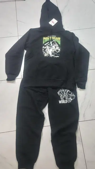 죠죠의 기묘한 모험 후드 맨투맨 상하의 세트 M 사이즈 미사용 새상품