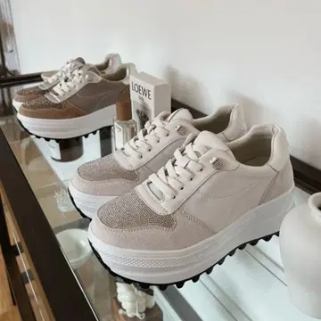 소 가죽제 반짝이는 비쥬 실버 스니커즈 23.5cm