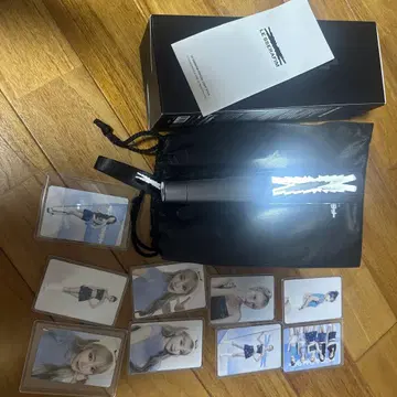 LESSERAFIM 응원봉과 카드 세트