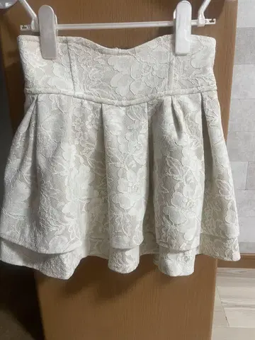 미셸 마카롱 슬림 레그 스커트 레이스 베이지