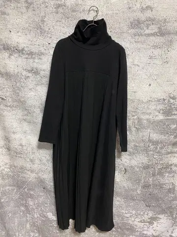 패턴 토르소 플리츠 절개 원피스