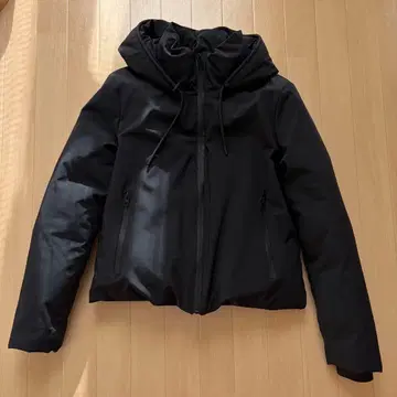 새상품급 ZARA 자라 블랙 다운 자켓 XS 사이즈 발수 방풍 경량