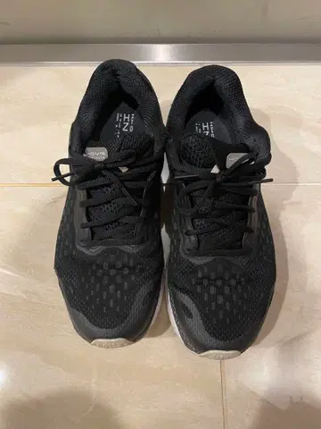 Under Armour 러닝화 블랙