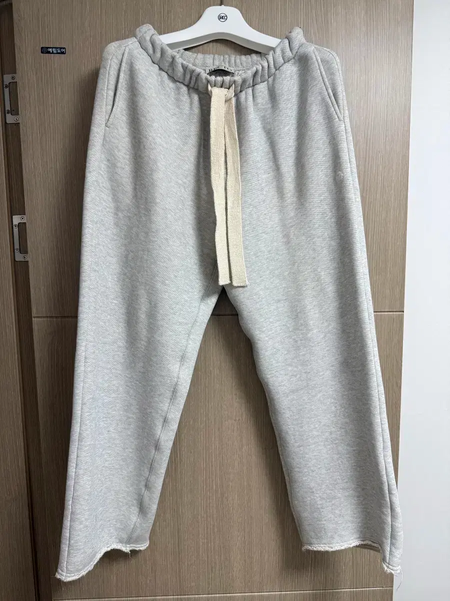 RECTO | 렉토 Recto Sweatpants New Product (Size M) #렉토,#스웻팬츠,#남자,#남자바지,#패션 on  Bunjang Global Site.