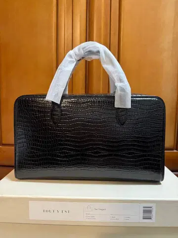 10/31까지 가격! TOUT Y EST (투티에) 악어 핸드백 블랙