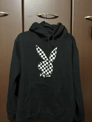 playboy 체크 토끼 로고 블랙 후드티