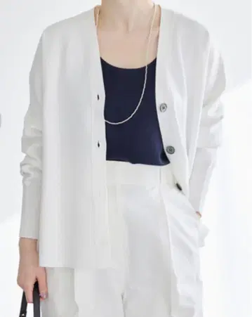 이에나 파인코튼 스무스 가디건 화이트