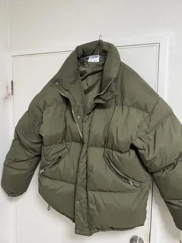 ZARA 올리브 그린 다운 자켓