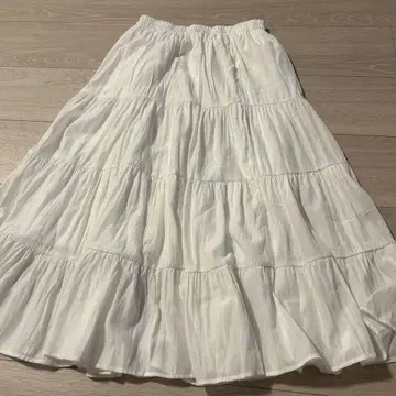 BOCHERON 보체론 화이트 플레어 스커트