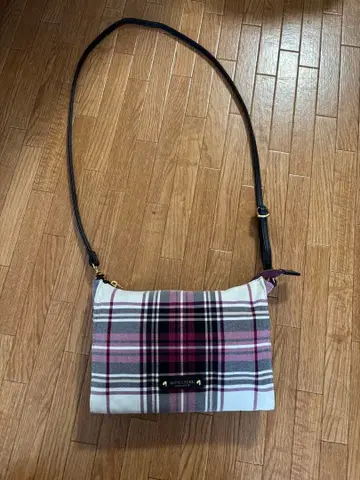 BLUE LABEL 체크 무늬 숄더백