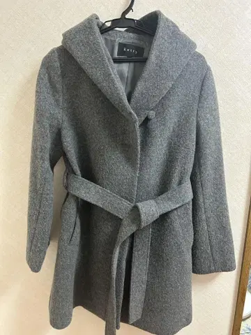 후드 부착 그레이 코트 벨트 포함