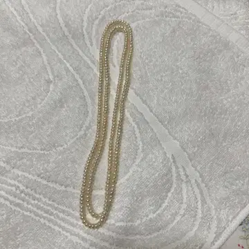 크림색 펄 롱 목걸이