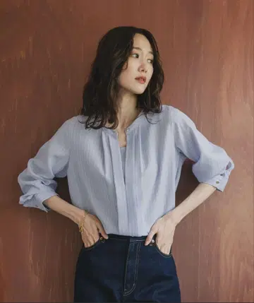 글로벌 워크 2way 턱 블라우스