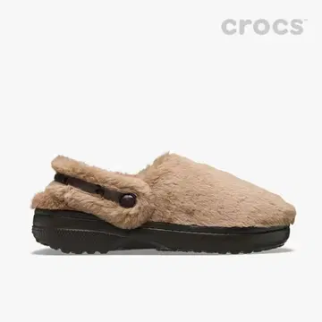 crocs 클래식 앰퍼게터블 크로그 퍼 샌들