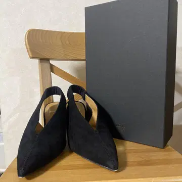 미사용에 가까움) HENRI 백 스트랩 펌프스