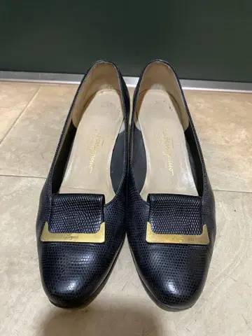 Ferragamo 블랙 힐 포함 펌프스
