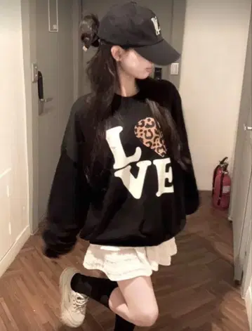 LOVE 프린트 블랙 트레이닝복 S 사이즈