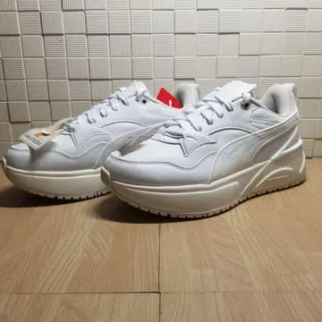 [ 새상품 배송비 포함 ] 푸마 PUMA R78 디스럽트