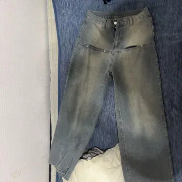 그레이 스트레이트 데님 팬츠 페이드 가공