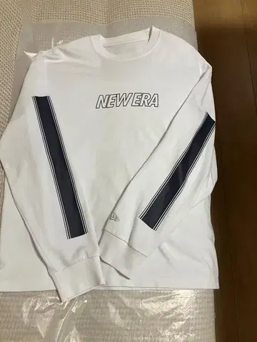 뉴에라 NEW ERA 긴팔 티셔츠 소매 라인 로고