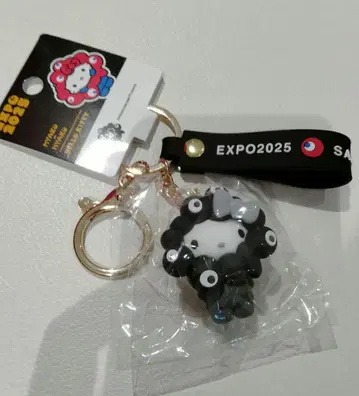 오사카 만박 블랙 미야쿠미야쿠  산리오 키티 스트랩 키링