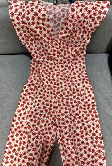 [ 선착순! ] ZARA 꽃무늬 V넥 올인원