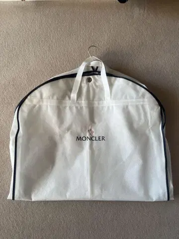 MONCLER 가먼트 백 화이트