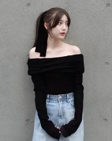 오프숄더 플로키 튤 상의 Black