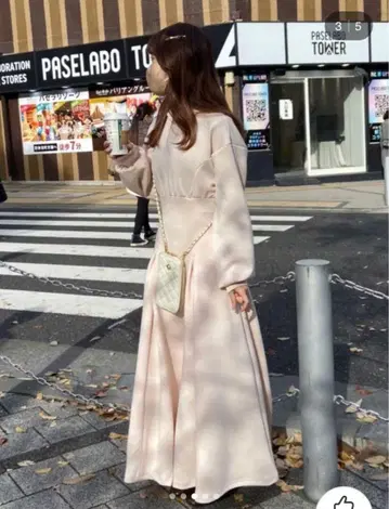 NICE CLAUP 플레어 후드티 롱 원피스 핑크 브로치 포함