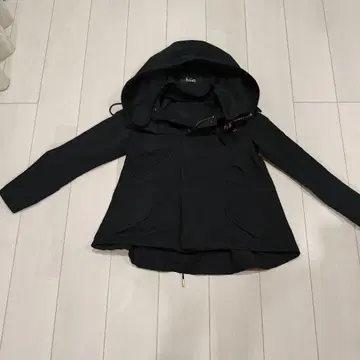 RERACS 후드 부착 블랙 마운틴 파카