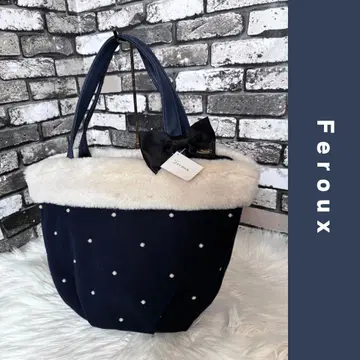 미사용 Feroux 펄 장식 퍼 백