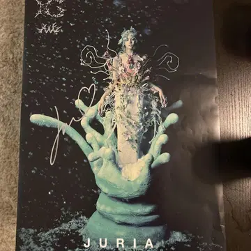 XG JURIA 친필 사인 포스터