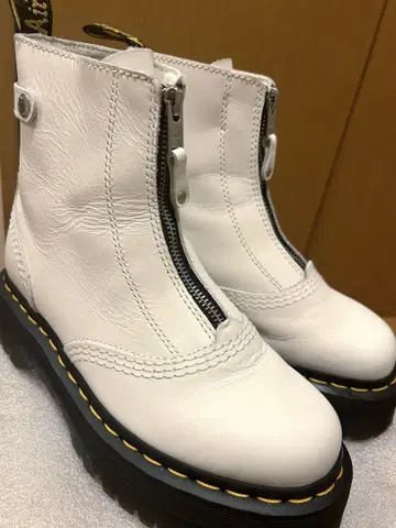 Dr.Martens JETTA 프론트 지퍼 부츠 화이트