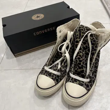 CONVERSE 레오파드 무늬 하이컷 스니커즈