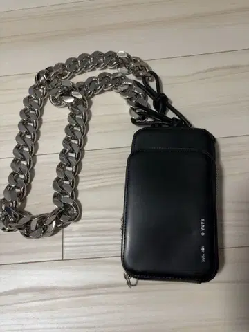 KARA 블랙 가죽 숄더백