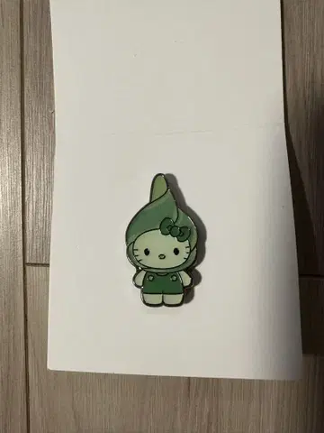 [ 익명 배송 ] 일본관 해조류 헬로 키티 핀 배지 부채수염충 만박