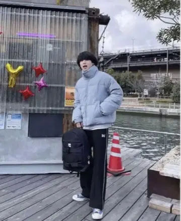 BEAMS heart 블루 다운 자켓