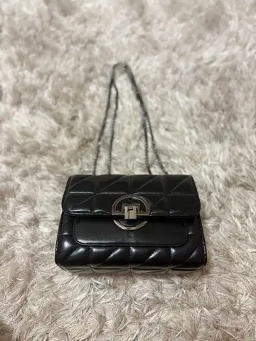 블랙 퀼팅 숄더백