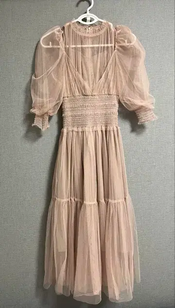 튤 원피스 연한 핑크 오프숄더 대응