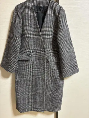 체크 무늬 V넥 롱 코트