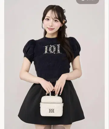 팬시 비즈 DD 로고 니트탑 BLK