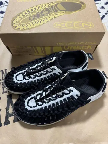 KEEN UNEEK 02 팬더 샌들 26.5cm