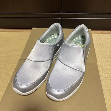 실버 슬립온 슈즈 합성 피혁