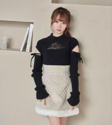 RoseMuse cut out lace point knit tops