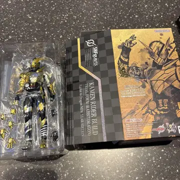 가면라이더 빌드 토끼 드래곤 S.H.Figuarts 신년 한정판